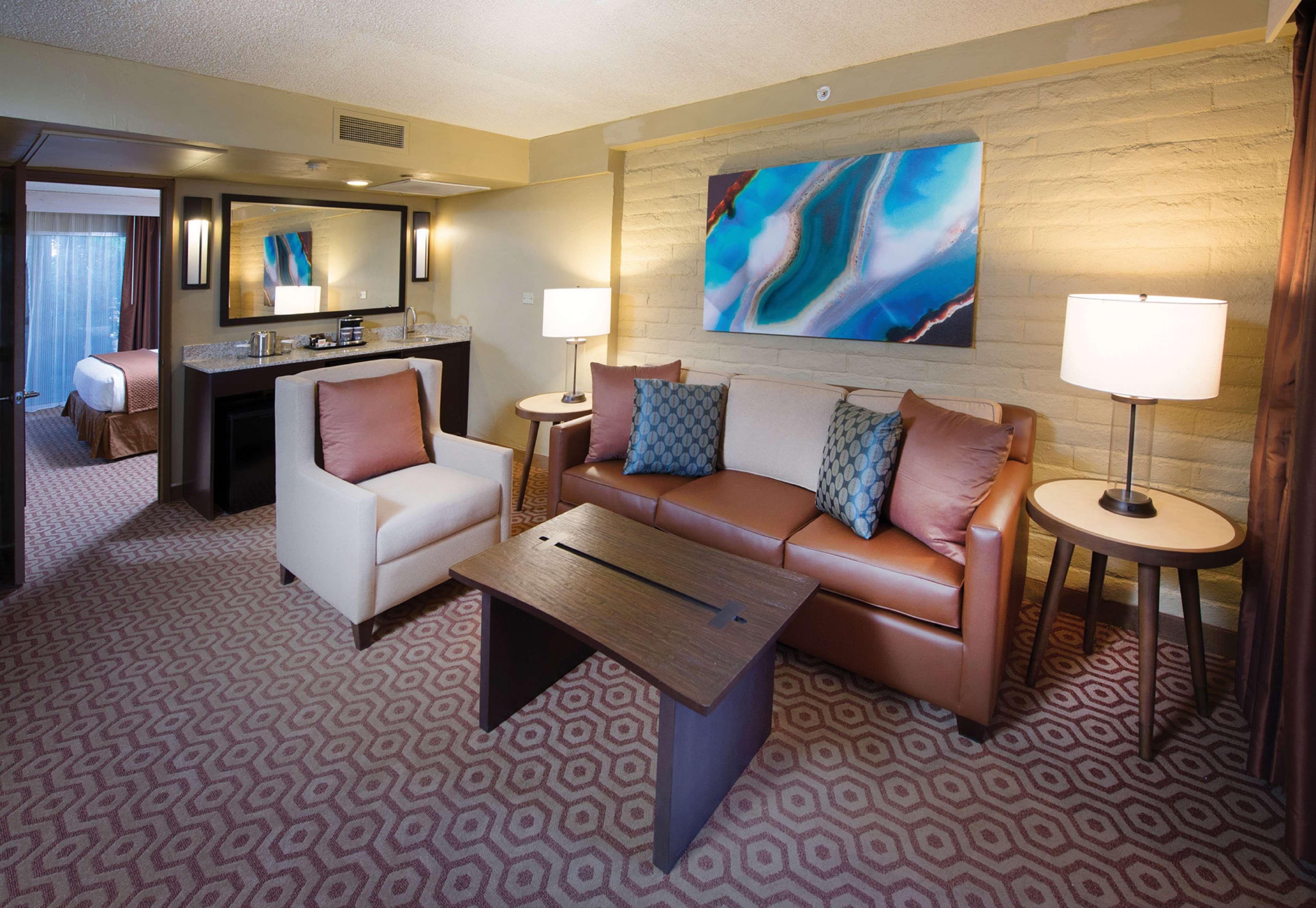 Doubletree Suites By Hilton Tucson-Williams Center Exterior photo