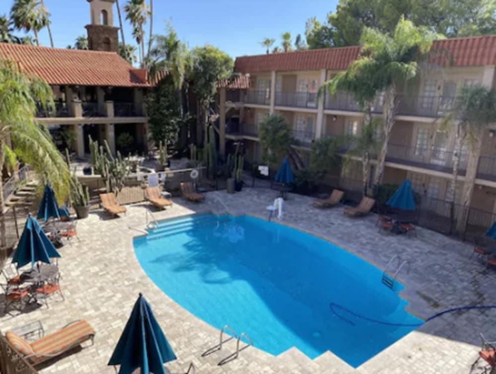 Doubletree Suites By Hilton Tucson-Williams Center Exterior photo