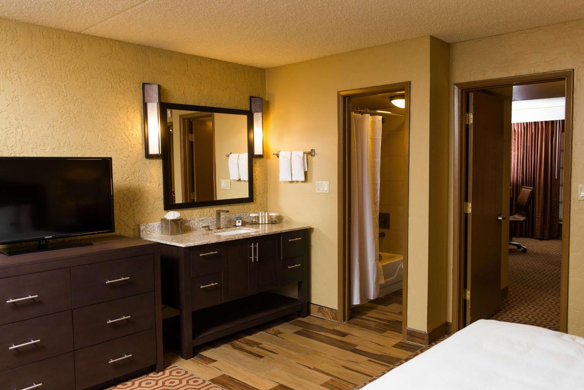 Doubletree Suites By Hilton Tucson-Williams Center Exterior photo