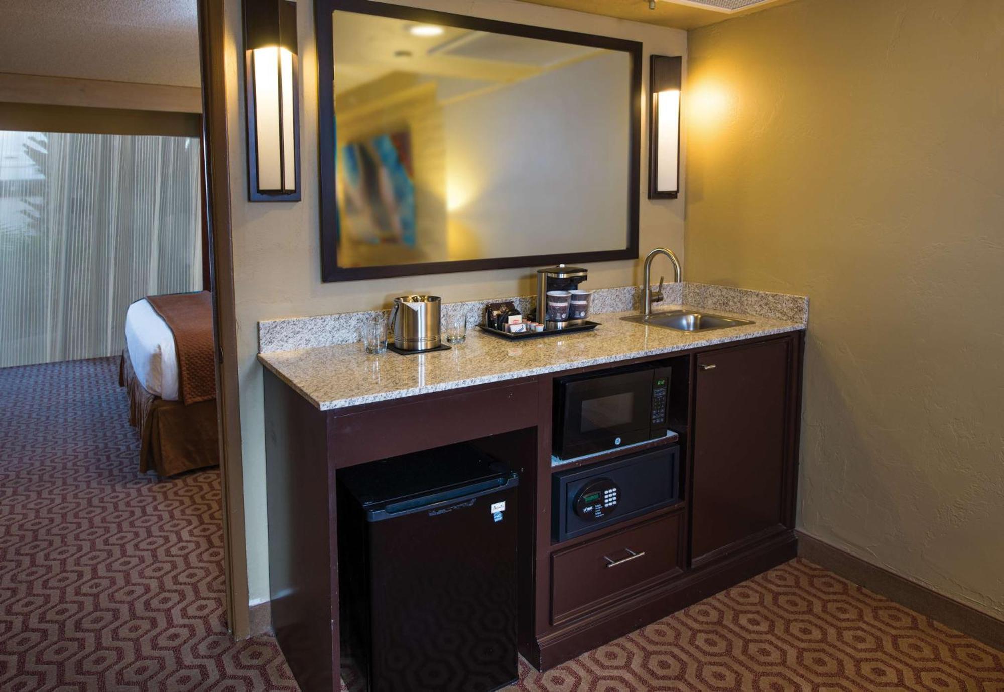 Doubletree Suites By Hilton Tucson-Williams Center Exterior photo